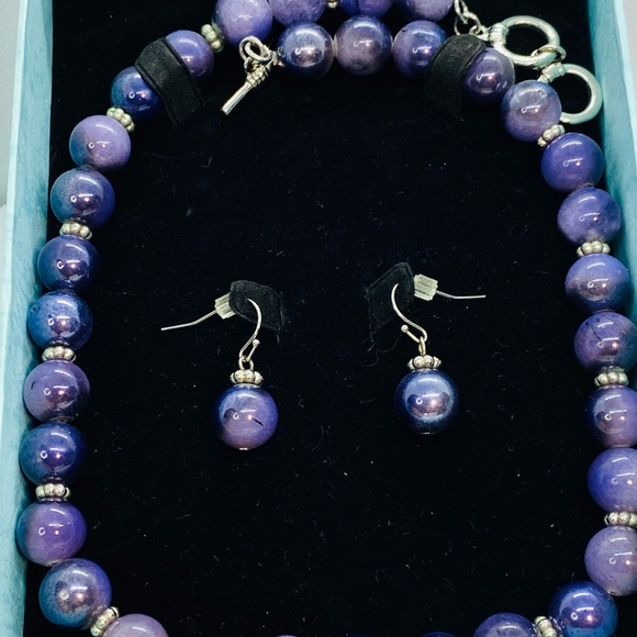 Vintage Publisher House 2-Pc Necklace Set - Picture 7 of 7